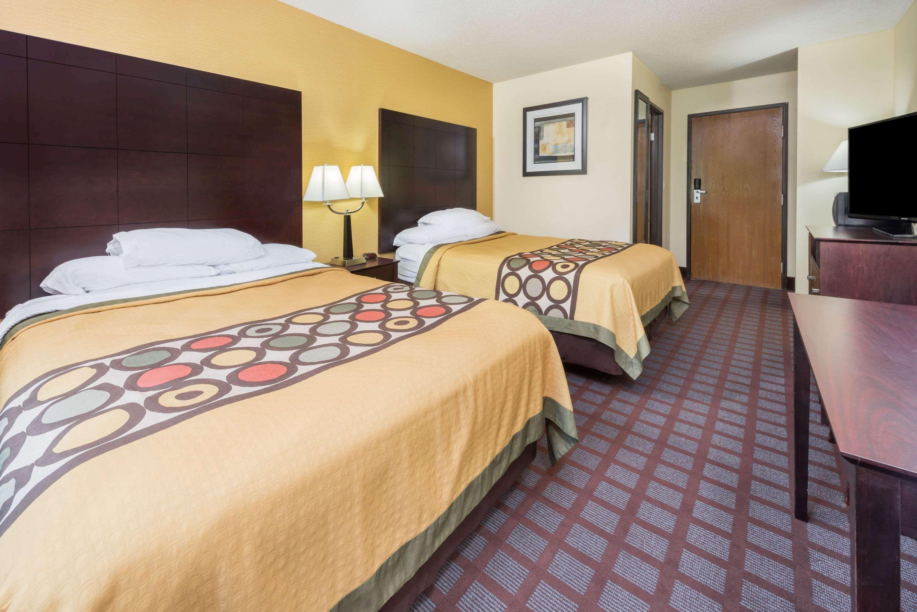 Super 8 By Wyndham Bloomington University Area Exterior foto