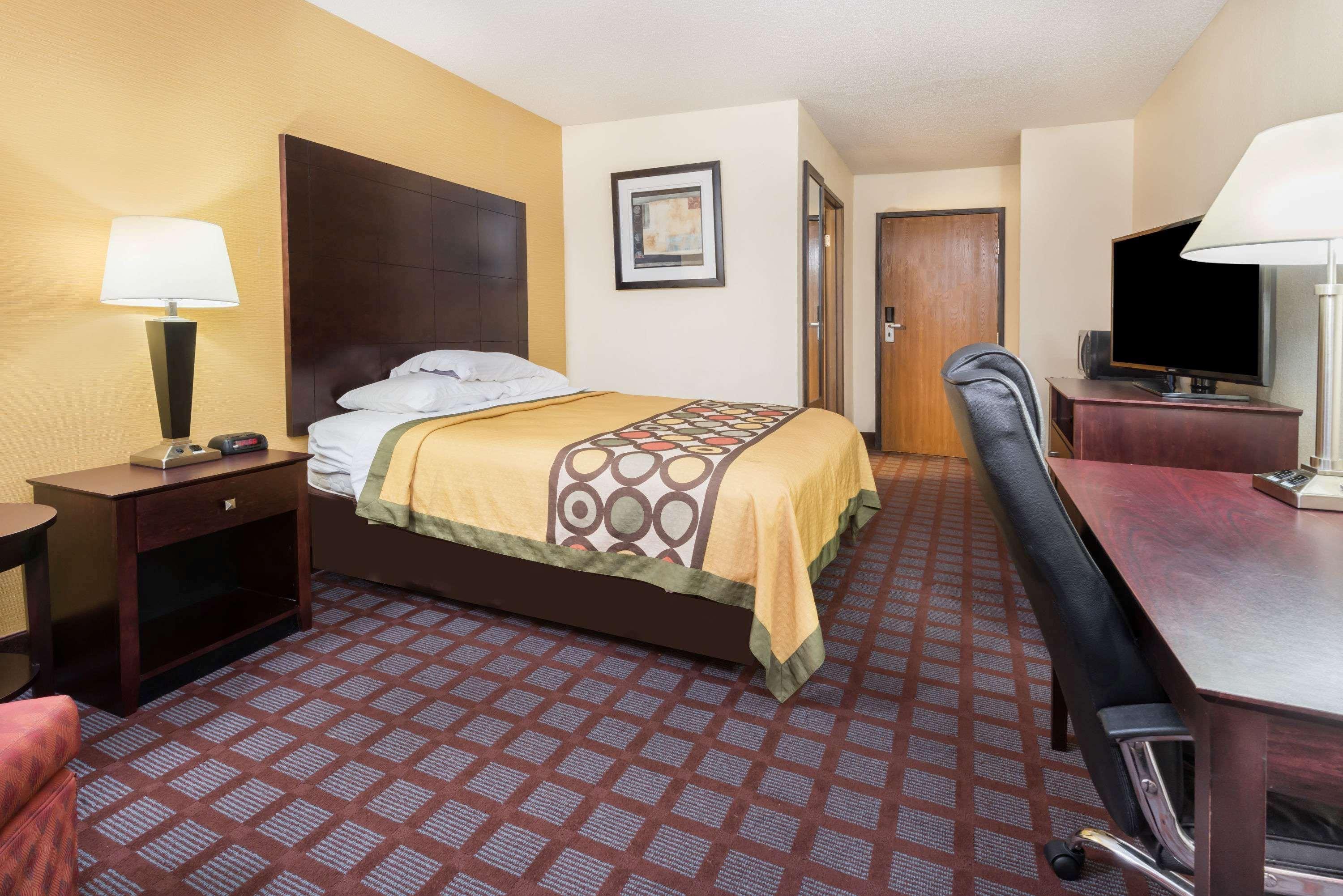 Super 8 By Wyndham Bloomington University Area Exterior foto
