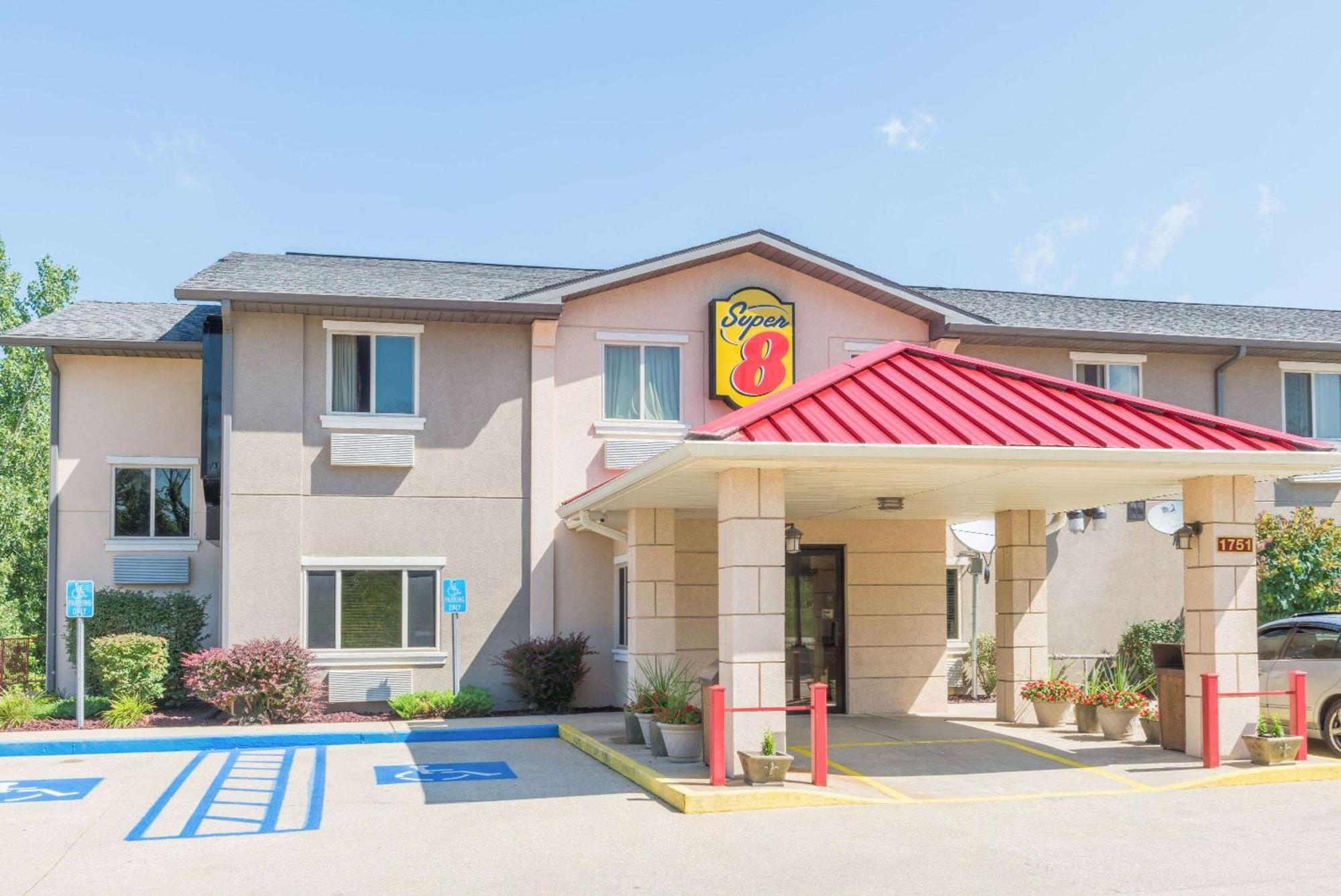Super 8 By Wyndham Bloomington University Area Exterior foto
